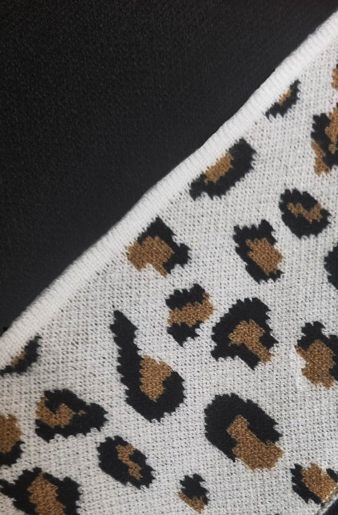 Soft knit High neck 3/4 sleeve leopard print detail top