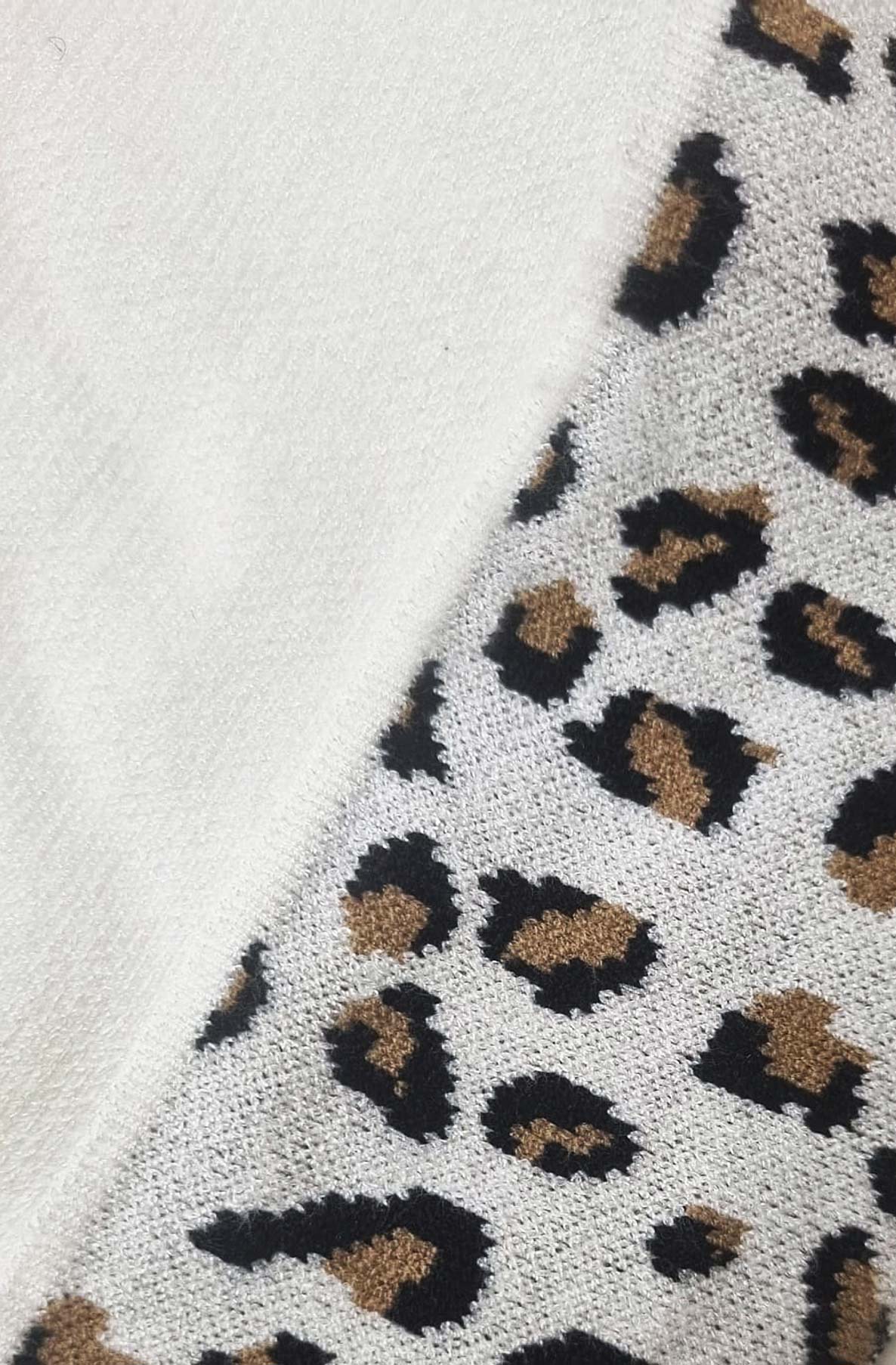 Soft knit High neck 3/4 sleeve leopard print detail top